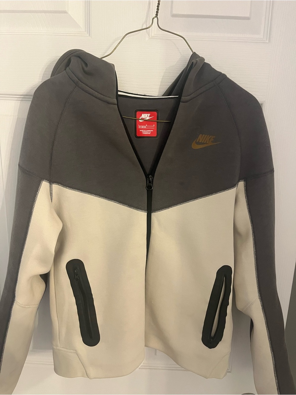 Nike - Tech ' Hooded Zip Jacket - Charcoal & Cream